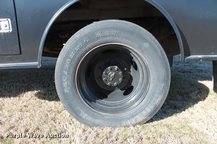 image for item DB5095 1999 Ford F450 Super Duty XLT Crew Cab flatbed truck