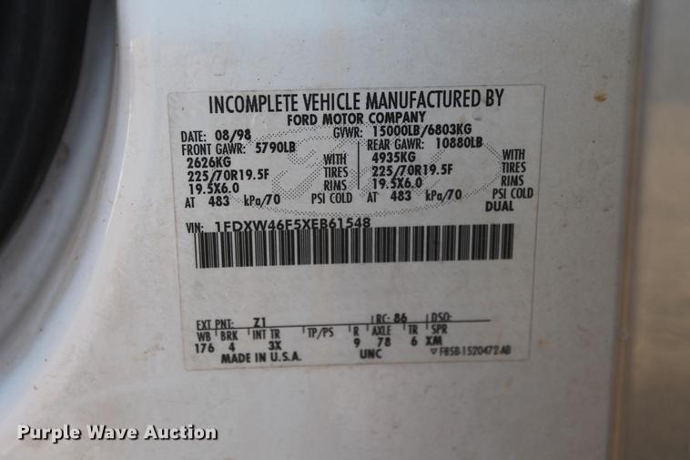 image for item DB5095 1999 Ford F450 Super Duty XLT Crew Cab flatbed truck