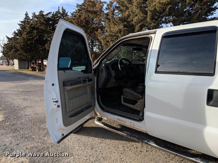 image for item DB5114 2008 Ford F550 Super Duty XL Crew Cab truck cab and chassis