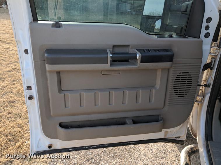image for item DB5114 2008 Ford F550 Super Duty XL Crew Cab truck cab and chassis