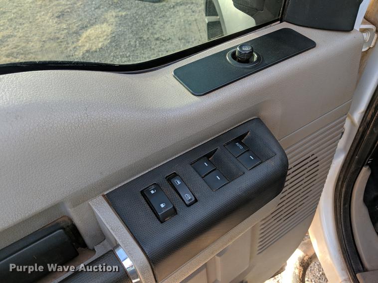 image for item DB5114 2008 Ford F550 Super Duty XL Crew Cab truck cab and chassis