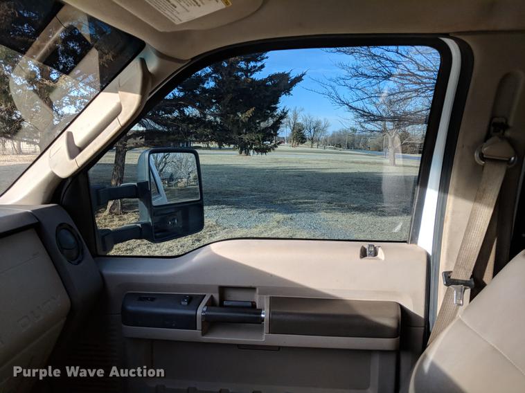 image for item DB5114 2008 Ford F550 Super Duty XL Crew Cab truck cab and chassis