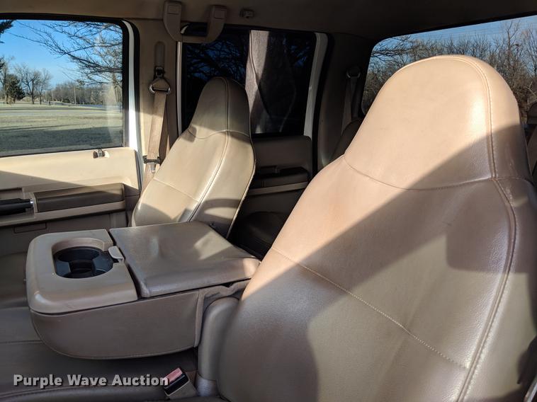 image for item DB5114 2008 Ford F550 Super Duty XL Crew Cab truck cab and chassis