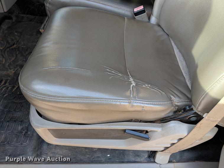 image for item DB5114 2008 Ford F550 Super Duty XL Crew Cab truck cab and chassis