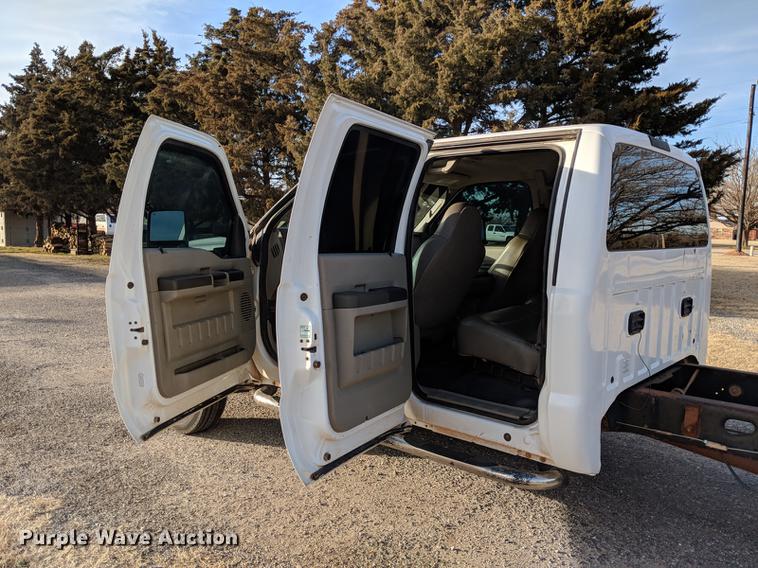 image for item DB5114 2008 Ford F550 Super Duty XL Crew Cab truck cab and chassis