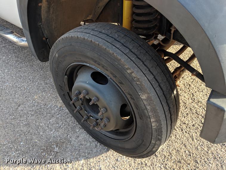 image for item DB5114 2008 Ford F550 Super Duty XL Crew Cab truck cab and chassis