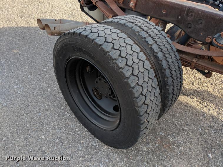 image for item DB5114 2008 Ford F550 Super Duty XL Crew Cab truck cab and chassis