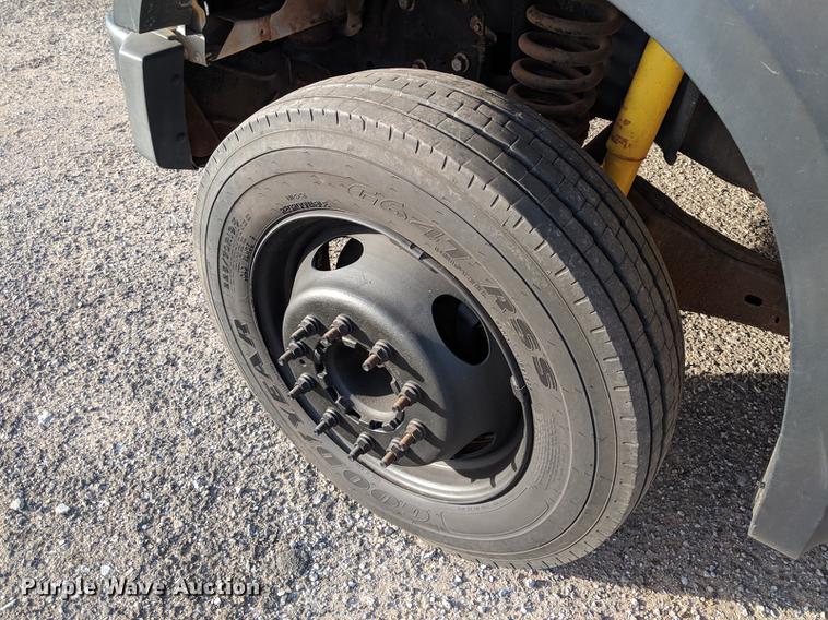 image for item DB5114 2008 Ford F550 Super Duty XL Crew Cab truck cab and chassis