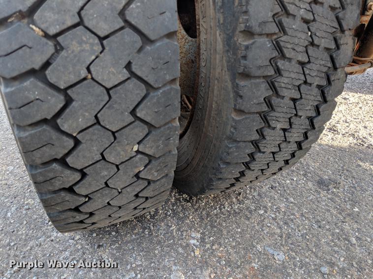 image for item DB5114 2008 Ford F550 Super Duty XL Crew Cab truck cab and chassis