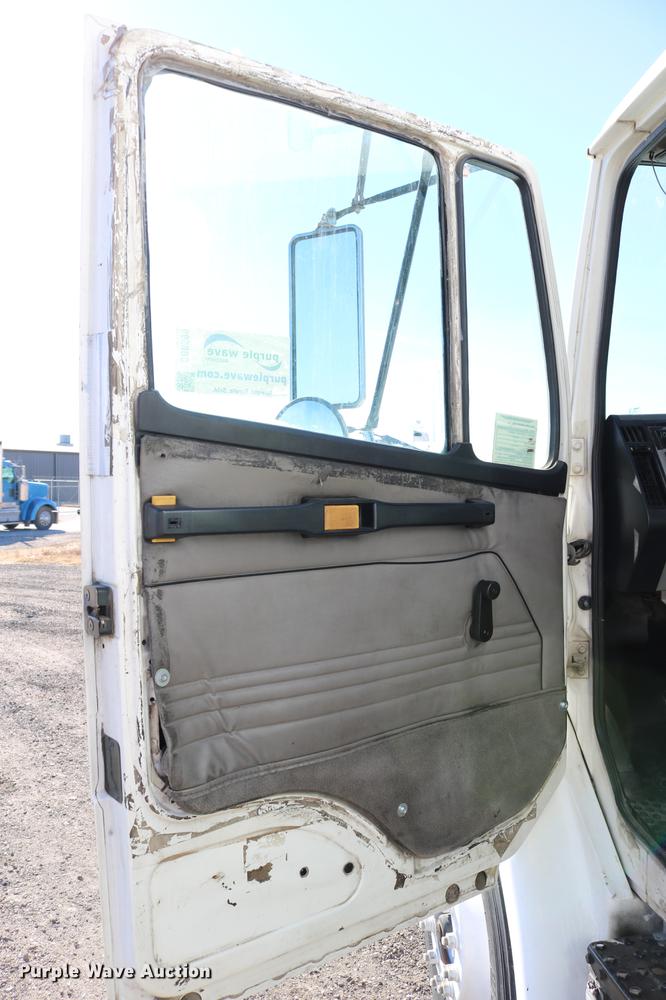 image for item DB6596 2004 Freightliner FL70 box truck