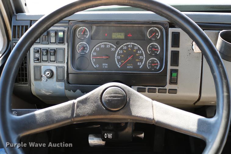 image for item DB6596 2004 Freightliner FL70 box truck