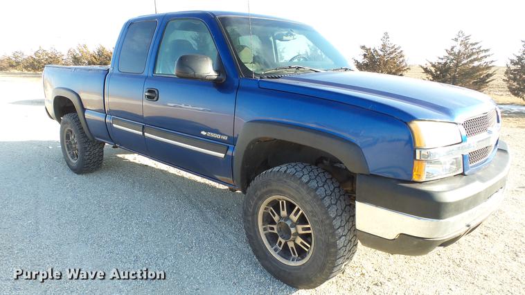 image for item DC0583 2003 Chevrolet Silverado 2500HD Ext. Cab pickup truck