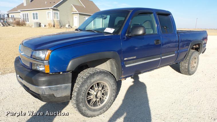 image for item DC0583 2003 Chevrolet Silverado 2500HD Ext. Cab pickup truck
