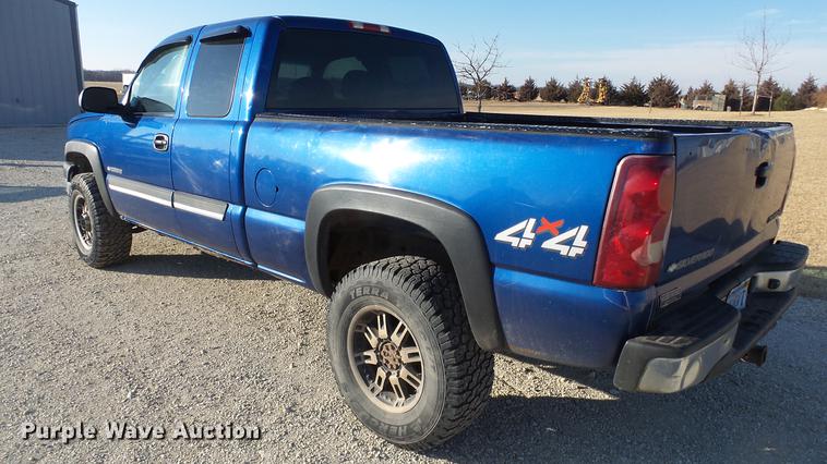image for item DC0583 2003 Chevrolet Silverado 2500HD Ext. Cab pickup truck