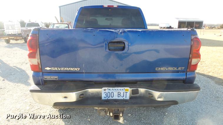image for item DC0583 2003 Chevrolet Silverado 2500HD Ext. Cab pickup truck