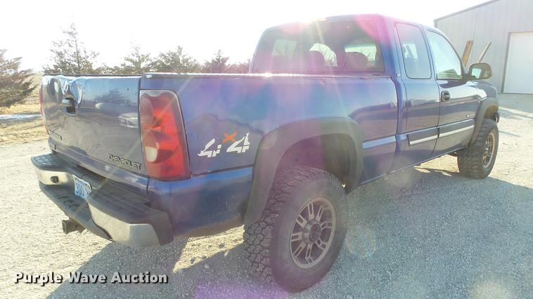 image for item DC0583 2003 Chevrolet Silverado 2500HD Ext. Cab pickup truck