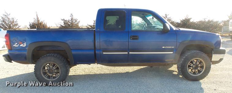 image for item DC0583 2003 Chevrolet Silverado 2500HD Ext. Cab pickup truck