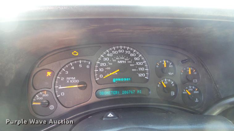 image for item DC0583 2003 Chevrolet Silverado 2500HD Ext. Cab pickup truck