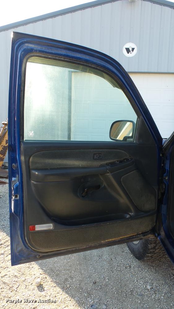 image for item DC0583 2003 Chevrolet Silverado 2500HD Ext. Cab pickup truck