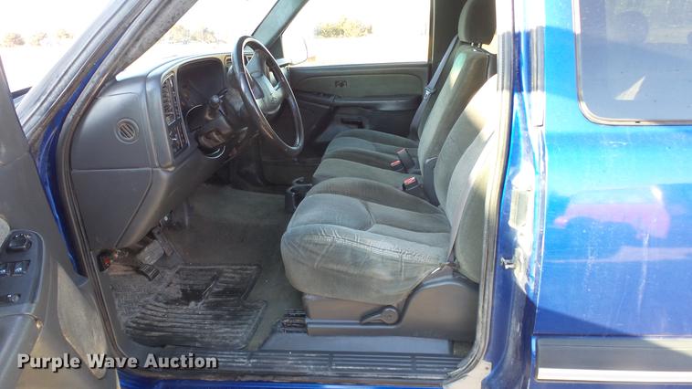 image for item DC0583 2003 Chevrolet Silverado 2500HD Ext. Cab pickup truck