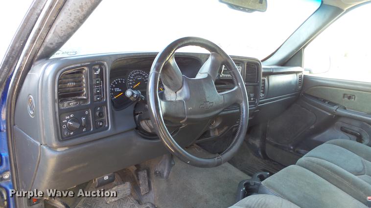 image for item DC0583 2003 Chevrolet Silverado 2500HD Ext. Cab pickup truck