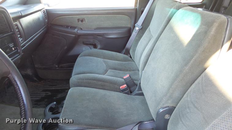 image for item DC0583 2003 Chevrolet Silverado 2500HD Ext. Cab pickup truck