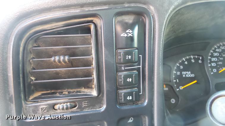 image for item DC0583 2003 Chevrolet Silverado 2500HD Ext. Cab pickup truck