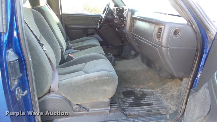 image for item DC0583 2003 Chevrolet Silverado 2500HD Ext. Cab pickup truck