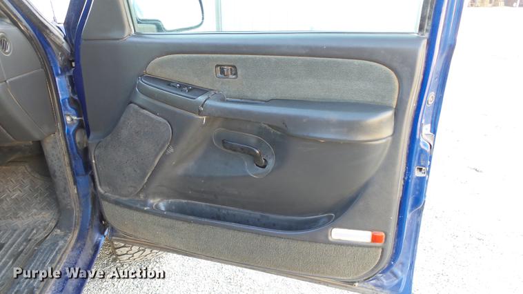 image for item DC0583 2003 Chevrolet Silverado 2500HD Ext. Cab pickup truck