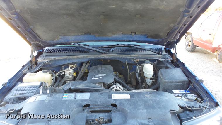 image for item DC0583 2003 Chevrolet Silverado 2500HD Ext. Cab pickup truck