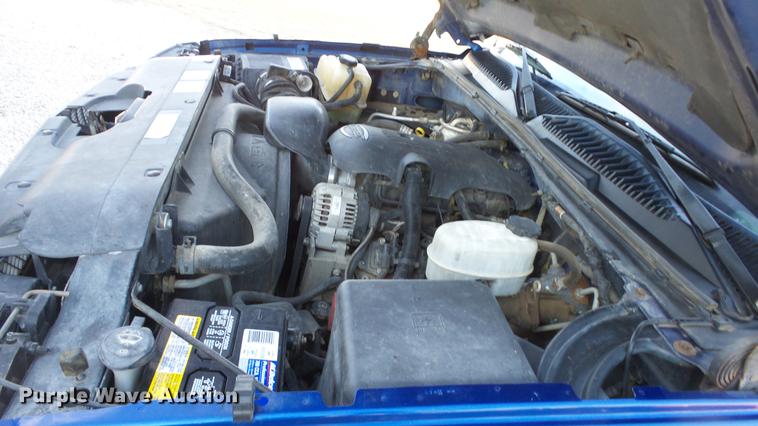 image for item DC0583 2003 Chevrolet Silverado 2500HD Ext. Cab pickup truck