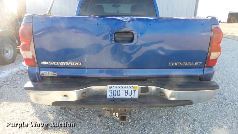 image for item DC0583 2003 Chevrolet Silverado 2500HD Ext. Cab pickup truck