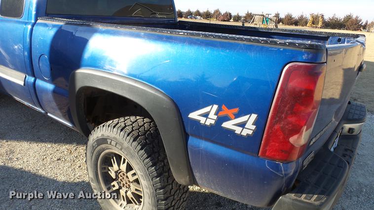 image for item DC0583 2003 Chevrolet Silverado 2500HD Ext. Cab pickup truck