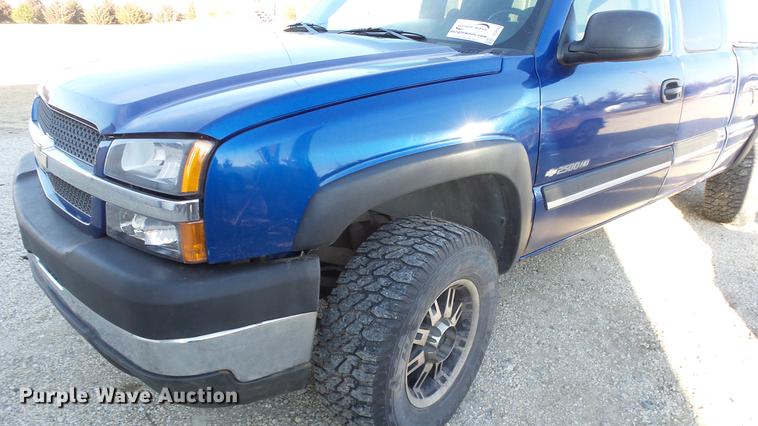 image for item DC0583 2003 Chevrolet Silverado 2500HD Ext. Cab pickup truck