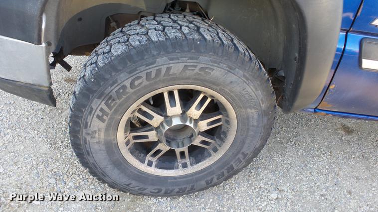 image for item DC0583 2003 Chevrolet Silverado 2500HD Ext. Cab pickup truck