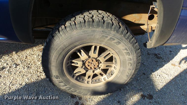 image for item DC0583 2003 Chevrolet Silverado 2500HD Ext. Cab pickup truck