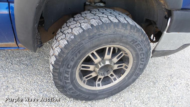 image for item DC0583 2003 Chevrolet Silverado 2500HD Ext. Cab pickup truck