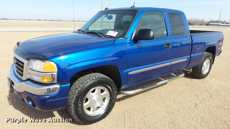image for item DC0623 2004 GMC Sierra 1500 Ext. Cab pickup truck