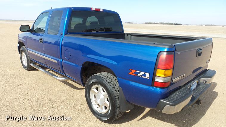 image for item DC0623 2004 GMC Sierra 1500 Ext. Cab pickup truck