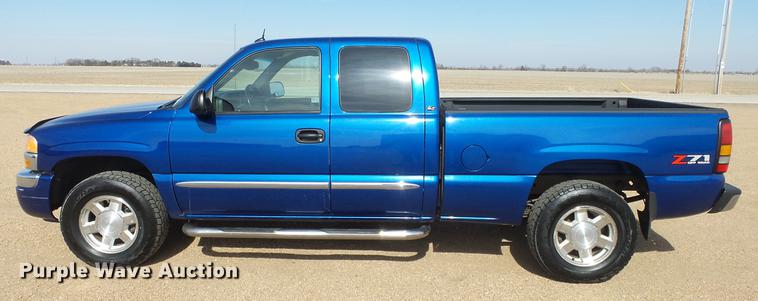 image for item DC0623 2004 GMC Sierra 1500 Ext. Cab pickup truck