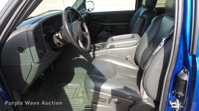 image for item DC0623 2004 GMC Sierra 1500 Ext. Cab pickup truck