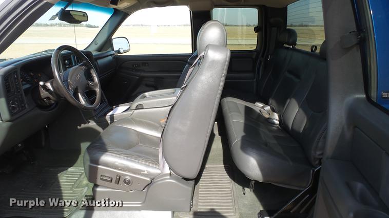 image for item DC0623 2004 GMC Sierra 1500 Ext. Cab pickup truck