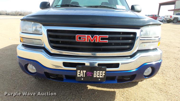 image for item DC0623 2004 GMC Sierra 1500 Ext. Cab pickup truck