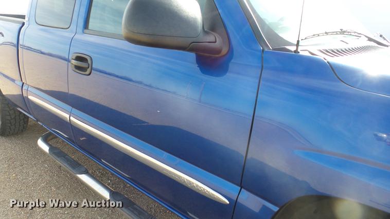 image for item DC0623 2004 GMC Sierra 1500 Ext. Cab pickup truck