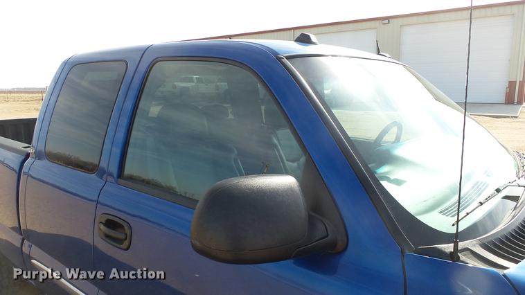 image for item DC0623 2004 GMC Sierra 1500 Ext. Cab pickup truck