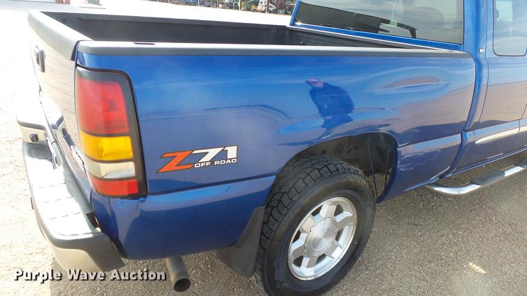 image for item DC0623 2004 GMC Sierra 1500 Ext. Cab pickup truck