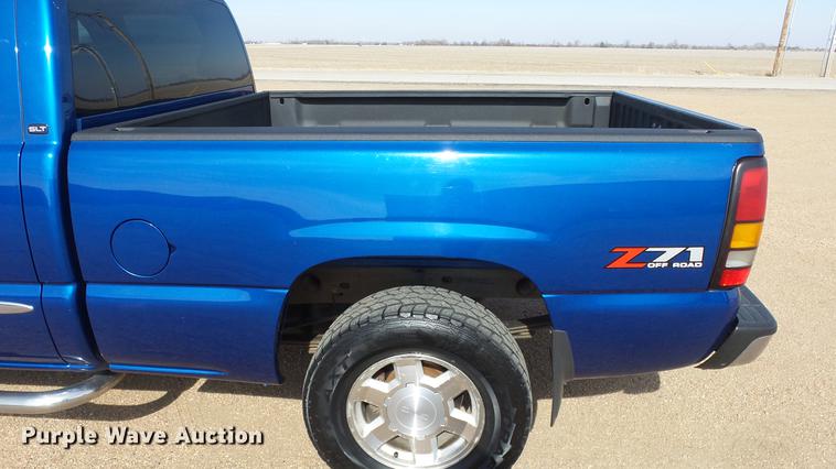 image for item DC0623 2004 GMC Sierra 1500 Ext. Cab pickup truck