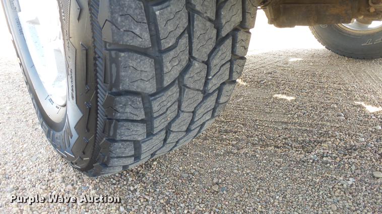 image for item DC0623 2004 GMC Sierra 1500 Ext. Cab pickup truck