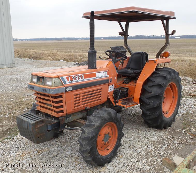 image for item DC5682 1990 Kubota L2850 4WD tractor