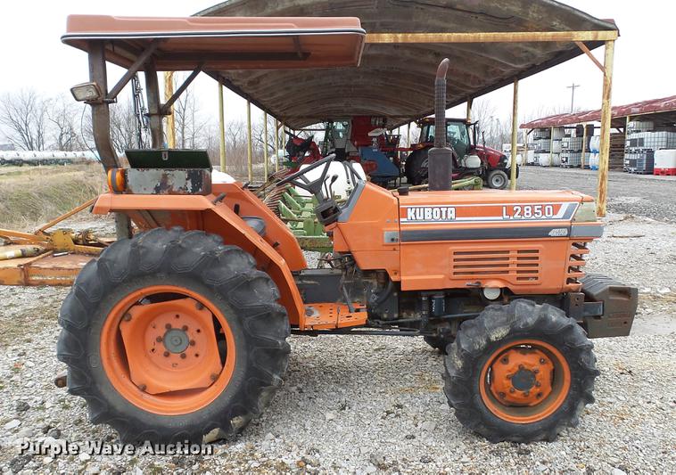 image for item DC5682 1990 Kubota L2850 4WD tractor
